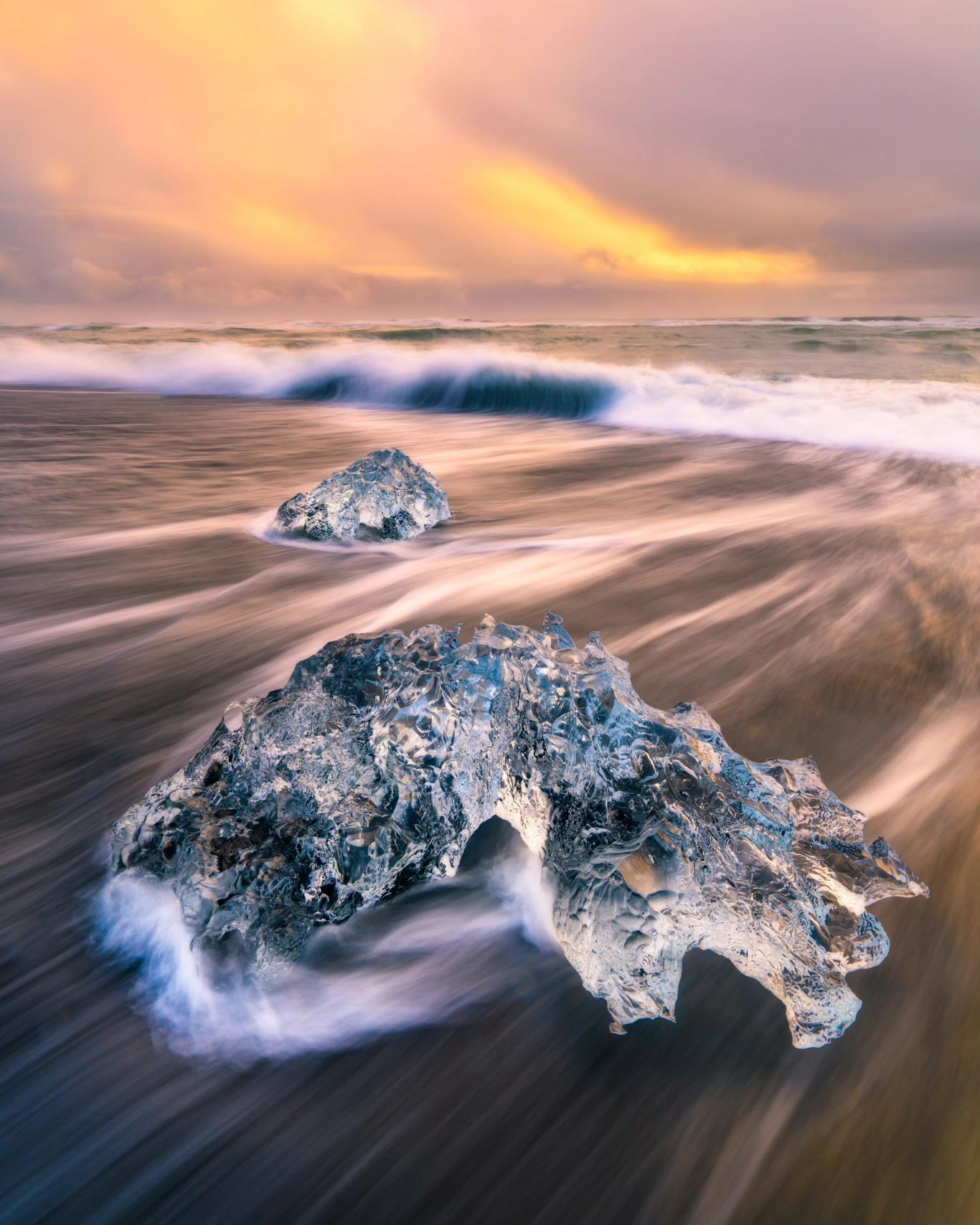 Early morning sunrise along Diamond Beach in Iceland doesn't always work out weather wise, but when the light is right, it is one of the most magical spots in the country!

Sony a7R II w/ 16-35 f/4
#sonyambassador