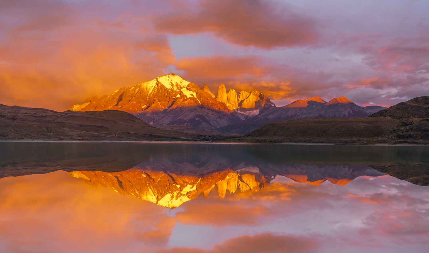Laguna_Amarga_Sunrise_Panorama_Patagonia_Photo_Workshop