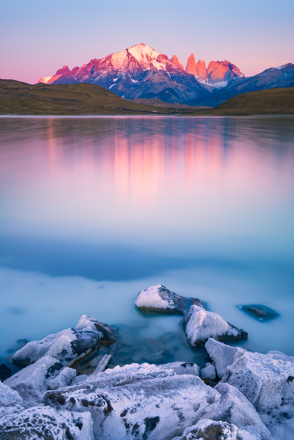 Laguna_Amarga_Sunrise_Reflections_Patagonia_Photo_Workshop