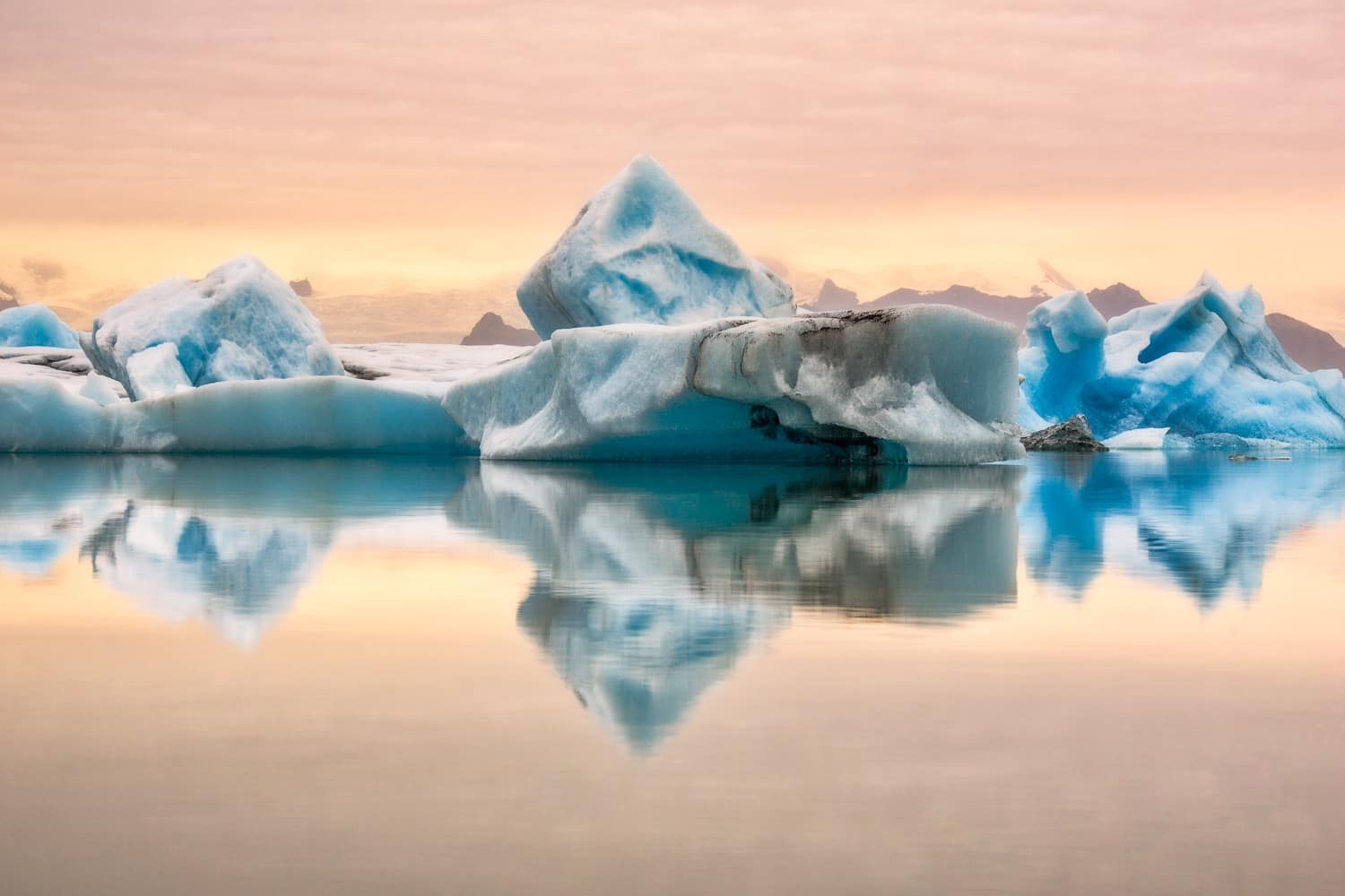 Jokulsarlon_Iceberg_Reflections_Sunset_Photo_Workshop