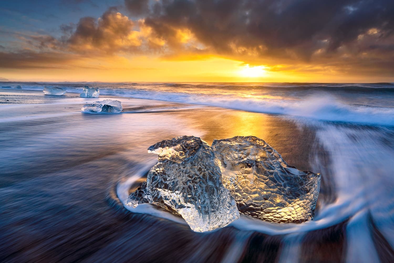 Sunrise_Iceberg_Black_Sand_Beach_Jokulsarlon_Photo_Workshop