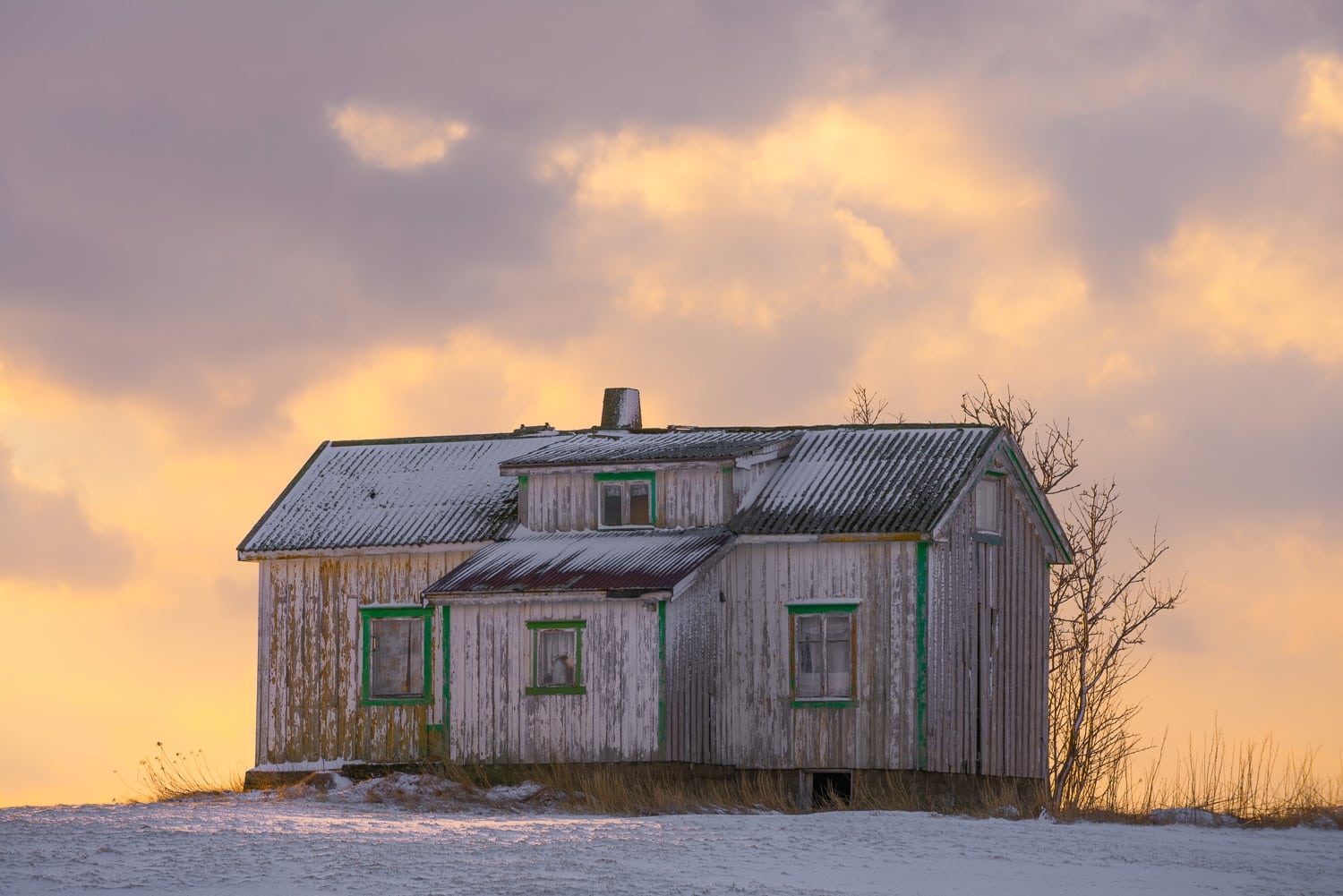 Barn_Sunrise_Lofoten_Islands_Winter_Photo_Workshop_Norway
