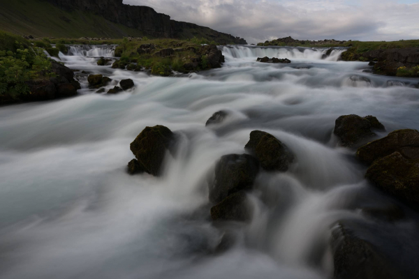 Roadside_Waterfall_Iceland_Sony16-35f28GM_SOTC