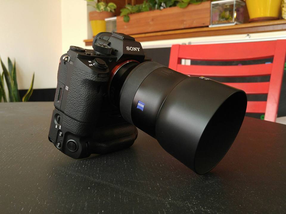 Sony a7R II w Battery Grip 85mm Batis