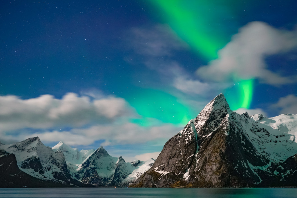 Northern_Lights_Norway_Reine_Colby_Brown