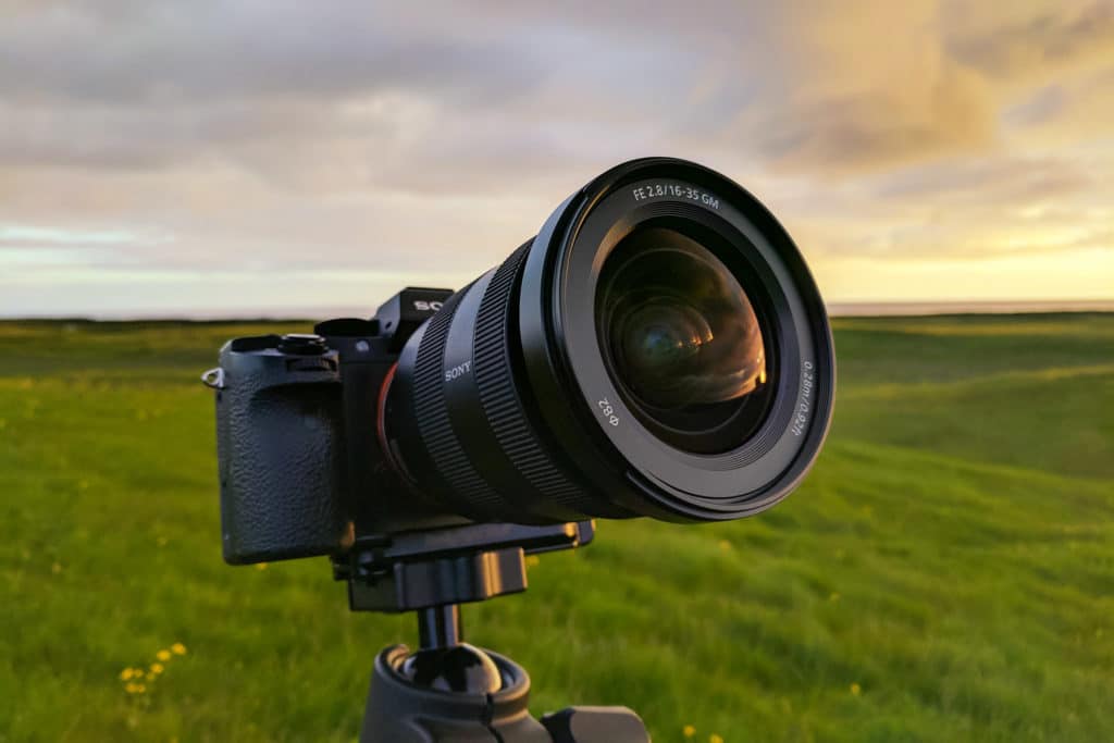 zoom lens with low aperture sony