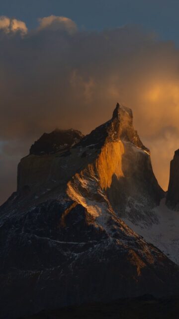 The Patagonian mountain range of the Southern Andes is easily one of the most beautiful and awe inspiring destinations on the planet. Torres del Paine National Park in particular is beyond incredible!

Sony a7R V w/ 70-200 f/2.8 GM II
#sonyalpha #sonyambassador #igreels #reelsinstagram #reelitfeelit #landscapephotography