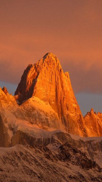 The weather gods down here in Patagonia aren't always in your favor, but when things line up, the experience can be pretty damn magical! A fun sunrise shoot for my workshop clients from a few days ago of Mt. Fitz Roy in the Argentine region of Patagonia.

Sony a1 w/ 70-200 f/2.8 GM II
#sonyalpha #sonyambassador #igreels #reelitfeelit #reelsinstagram #patagoniargentina #patagonia #landscapephotography #landscapelovers #landscape_captures